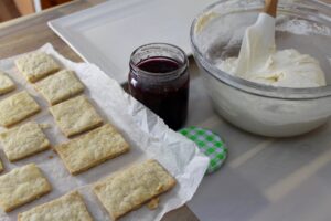BLUEBERRY FLAKY BUNS