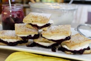 BLUEBERRY FLAKY BUNS