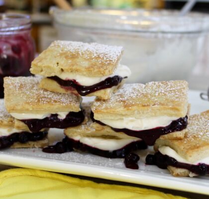 BLUEBERRY FLAKY BUNS