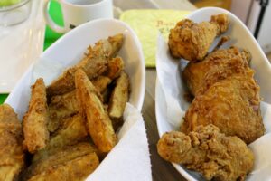 Crispy Seasoned Potato Wedges and Chicken