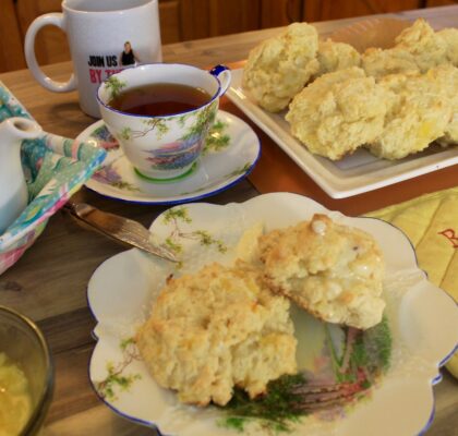 PINEAPPLE TEA BUNS