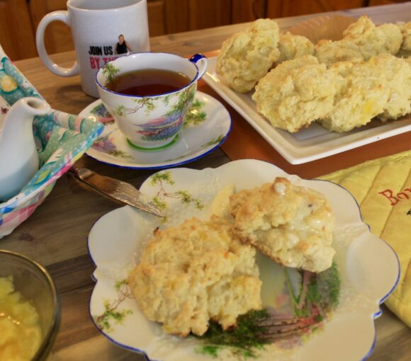 PINEAPPLE TEA BUNS